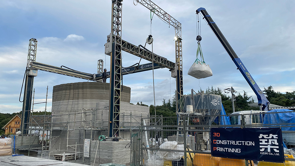 3DCPによる二階建て住宅の建築の様子