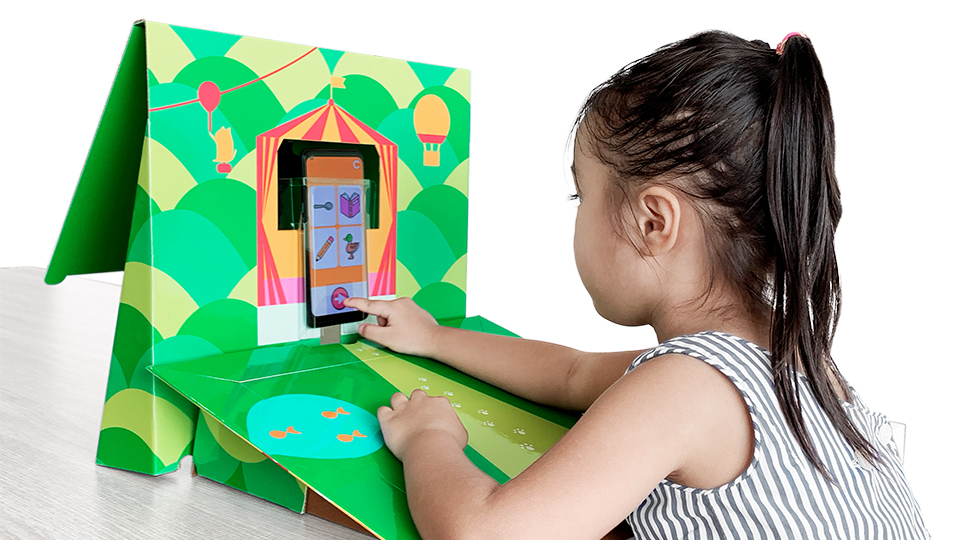 ゲーム形式で楽しく健診が進む。専門家不在でも高い完了率