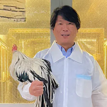 日本全国、そして世界の養鶏業界が抱える課題「鑑別師不足」の解決を目指す。日本ルースト株式会社の「地鶏の雌雄判定AI」