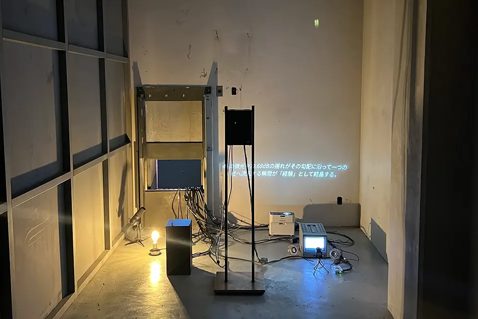 応用例2: 自律的に天気と経験について思考と実験をする二つの自律AI(Speculative Machine / Qualia Machine)からなる作品《縮約の向こう側》